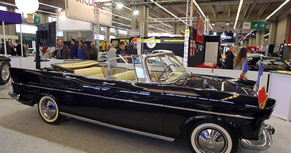 У Парижі відкрилась виставка автомобілів і мотоциклів Retromobile, на якій представлені більше 300 антикварних автомобілів / © AFP