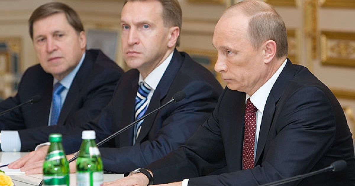 Російський прем'єр-міністр не жартував, не посміхався, розмовляв мало, відмовився від вечері й у поспіху відбув додому. / © President.gov.ua