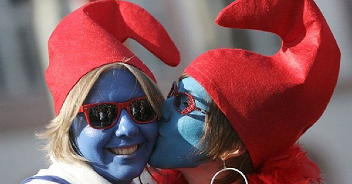 Німеччина, Майнц. Люди святкують на вулицях міста Майнц після офіційного відкриття сезону карнавалів у Німеччині. / © AFP