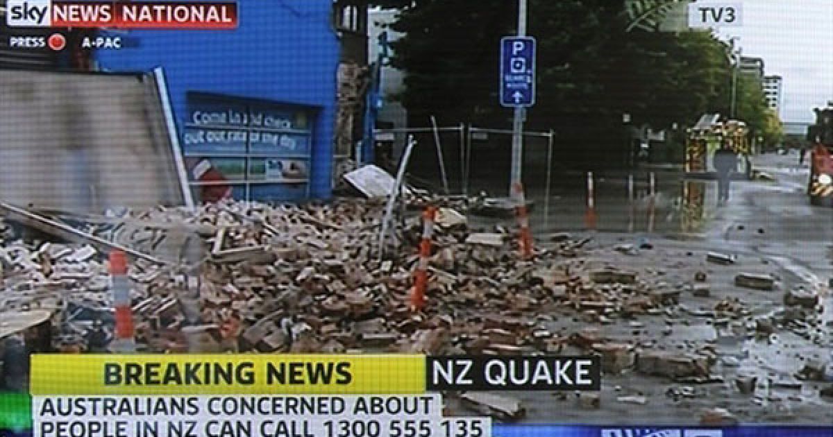 У результаті першого підземного поштовху було зруйновано церкву в центрі Крайстчерча, не виключено, що під завалами залишилися люди. / © AFP