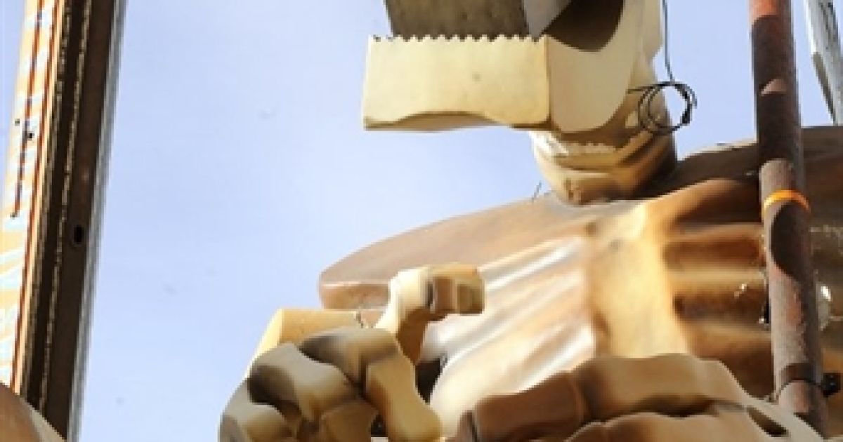 Після завершення параду ляльок спалюють на честь Святого Йосипа, покровителя столярної справи / © AFP