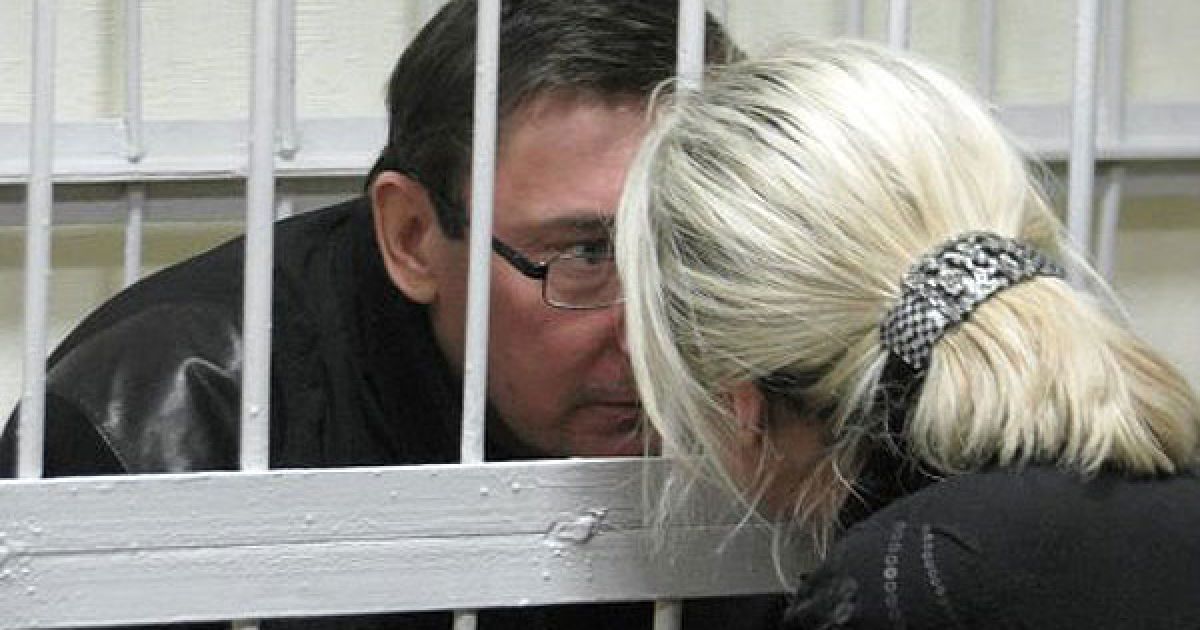 Дружина заарештованого екс-міністра внутрішніх справ Юрія Луценка боїться, що у в&#039;язниці її чоловіка можуть вбити. / © УНІАН