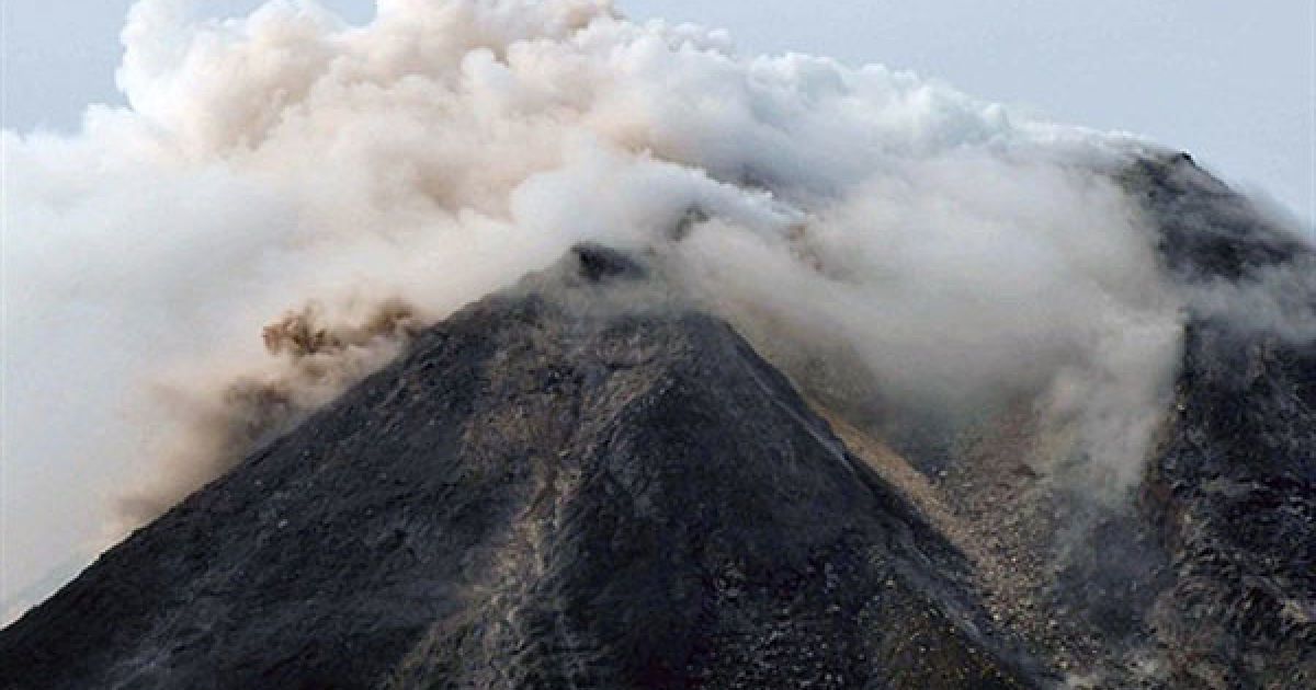 Мерапі перекладається з індонезійського як "вогняна гора". / © AFP
