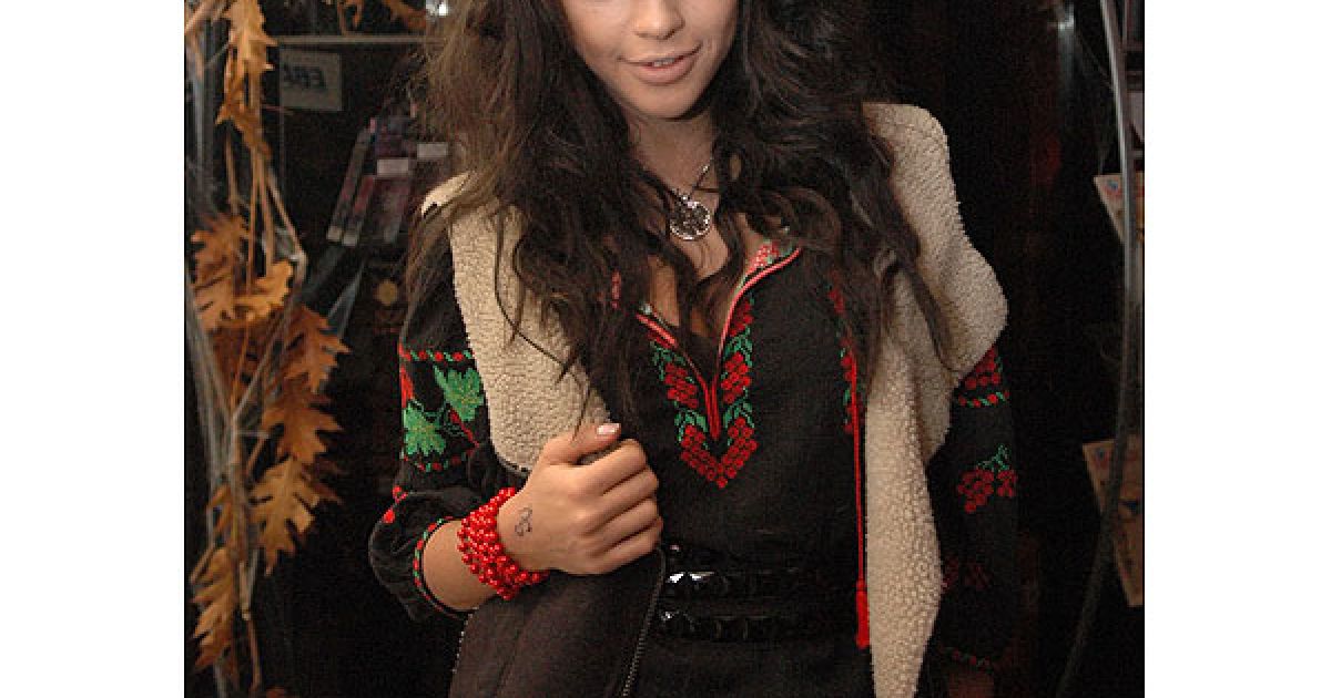 Модель Санта Дімопулос вбралася циганкою.