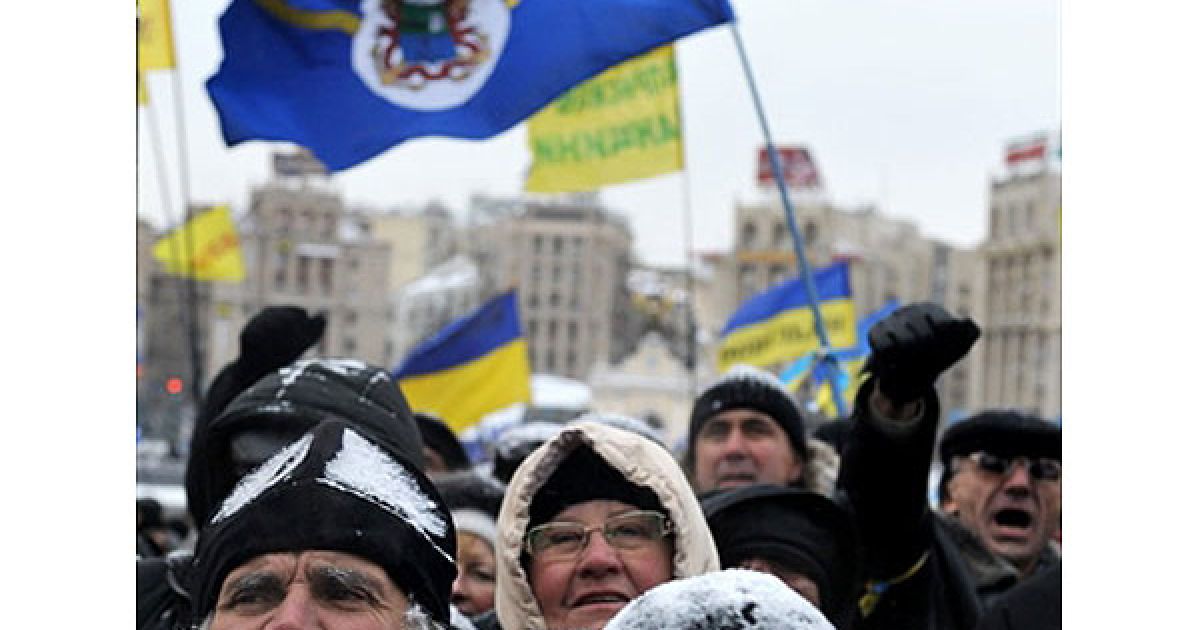 Україна, Київ. Учасники масової акції протесту вигукують гасла під час демонстрації на Майдані Незалежності у Києві. Більше 2000 підприємців вийшли на Майдан після того, як президент України ветував новий скандальний Податковий кодекс. Протестуючі заявили, що внесення поправок до ПК на замовлення Януковича буде недостатньо, і необхідно створювати повністю новий закон. / © AFP