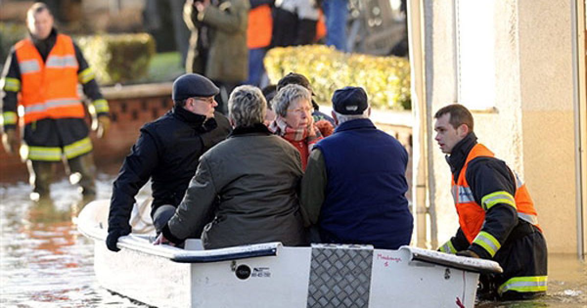 Евакуація мешканців з міста Жемон, Північна Франція. / © AFP