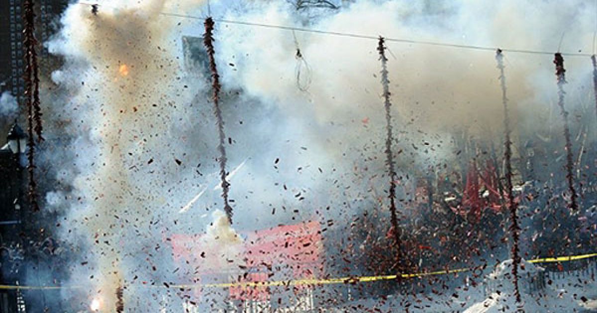 Світ зустрів китайський Новий 2011 рік, який за китайським календарем є роком Білого Кролика. / © AFP