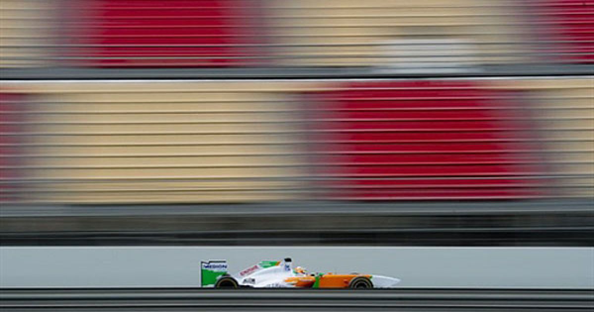Іспанія, Монтемело. Німецький гонщик команди "Force India" Ніко Хюлькенберг виступає на іподромі Каталонії у Монтмело. / © AFP