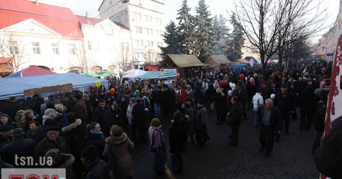 В місті Мукачево на Закарпатті провели фестиваль вина "Червоне вино 2011", в якому взяли участь більше 150 виноробів.