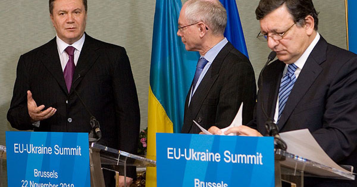 Лідери підтвердили, що відносини Україна - ЄС засновані на спільних цінностях та спільній історії, а також, що ЄС визнав європейські прагнення України та привітав її європейський вибір. / © President.gov.ua