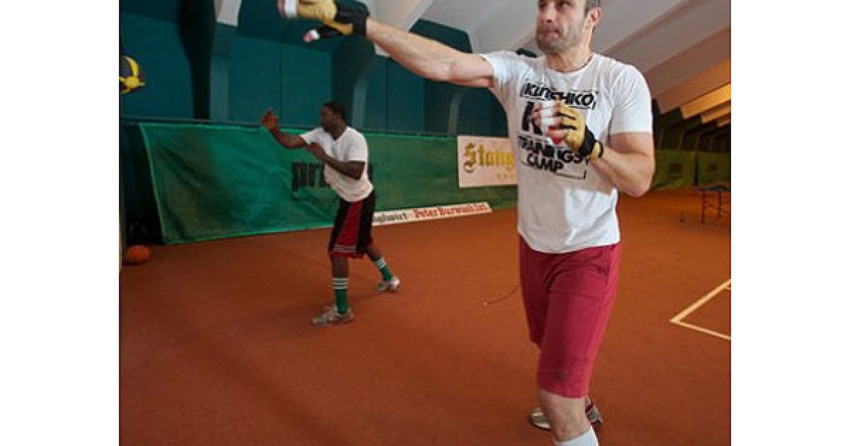 Чемпіон світу у суперважкій вазі за версією WBC Віталій Кличко готується до бою з кубинцем Одальєром Солісом. / © Klitschko / Facebook