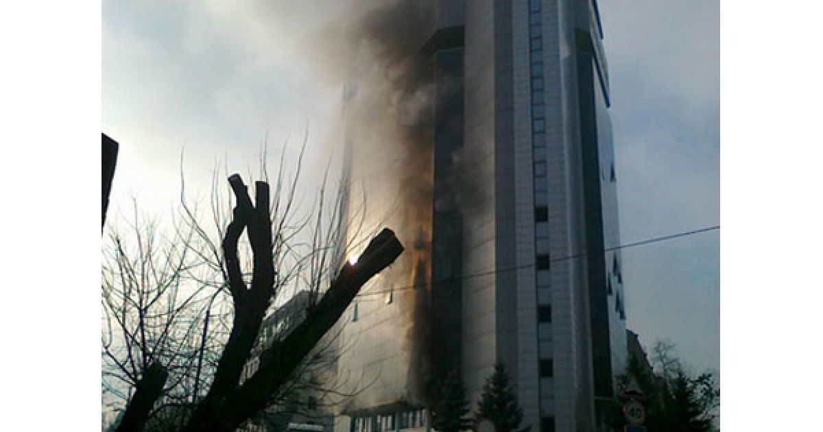 У Києві згорів другий поверх будівлі міської Податкової адміністрації, розташованої в районі метро "Лук&#039;янівська" / © Я - Корреспондент