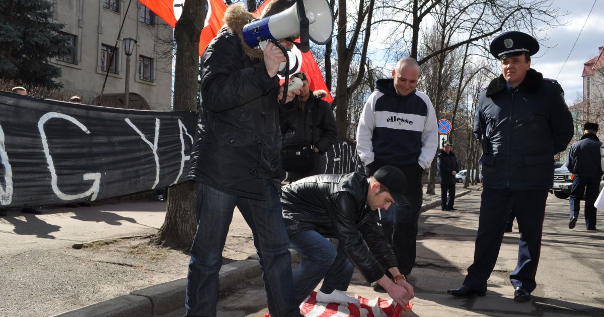 У Києві пройшла акція в підтримку Лівії: "Каддафі &ndash; патрони! США &ndash; ган*они!"