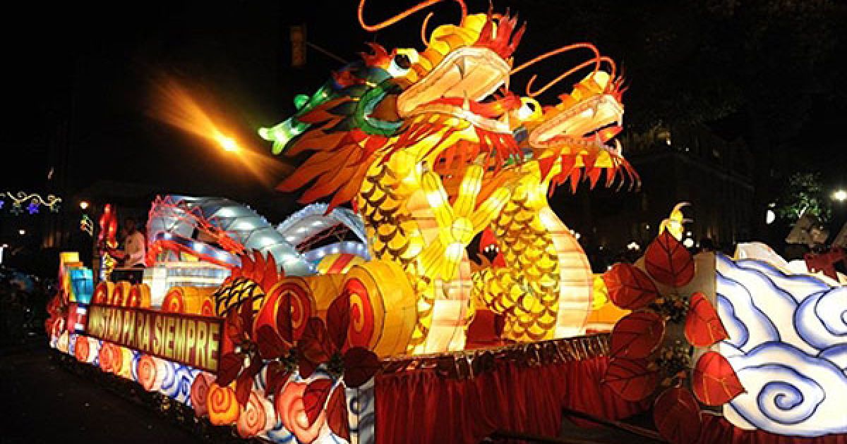 У місті Сан-Хосе (Коста-Ріка) провели Light Festival Parade, який відкриває різдвяні святкування. / © AFP