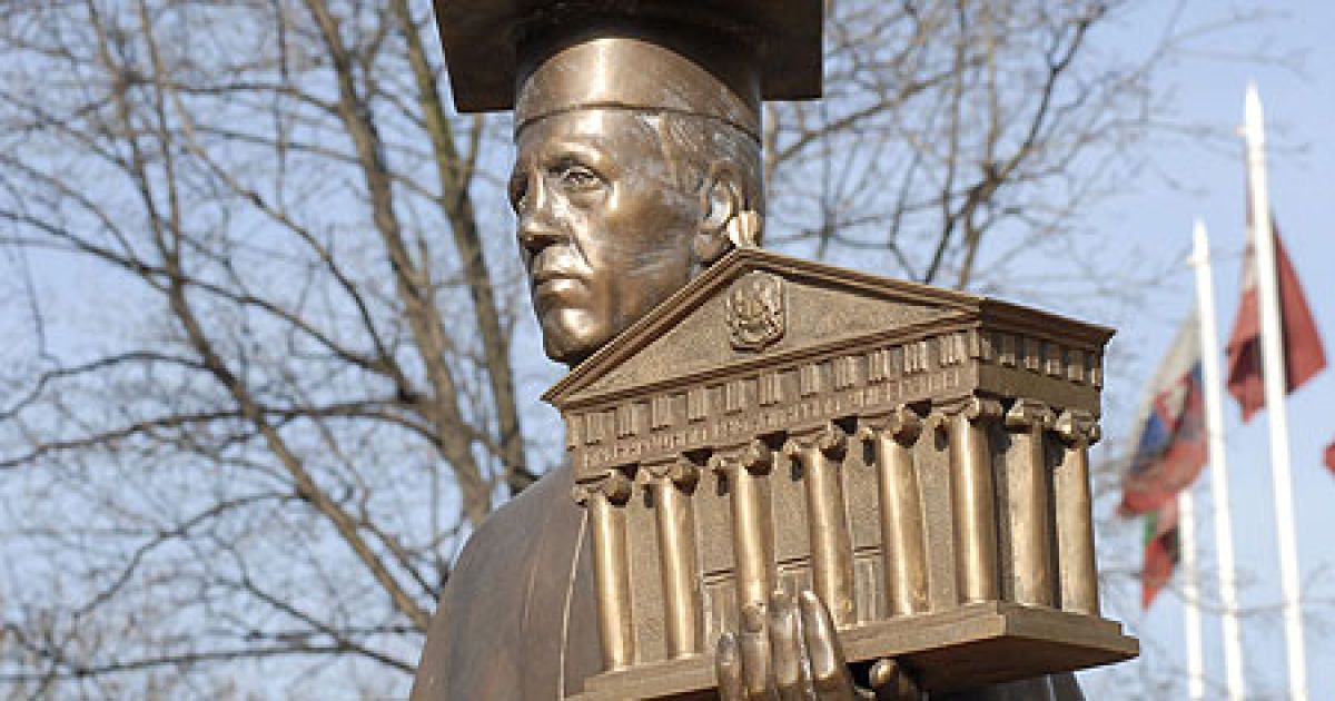 Бюст Сергею Кивалову