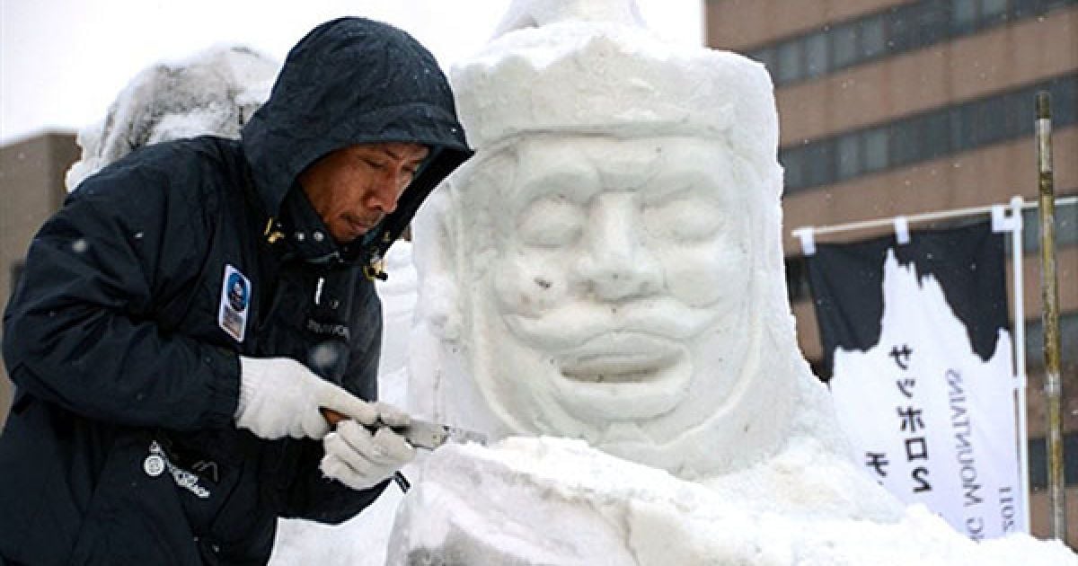 У японському місті Саппоро стартував "Сніговий фестиваль", на якому представлені сотні льодових скульптур.