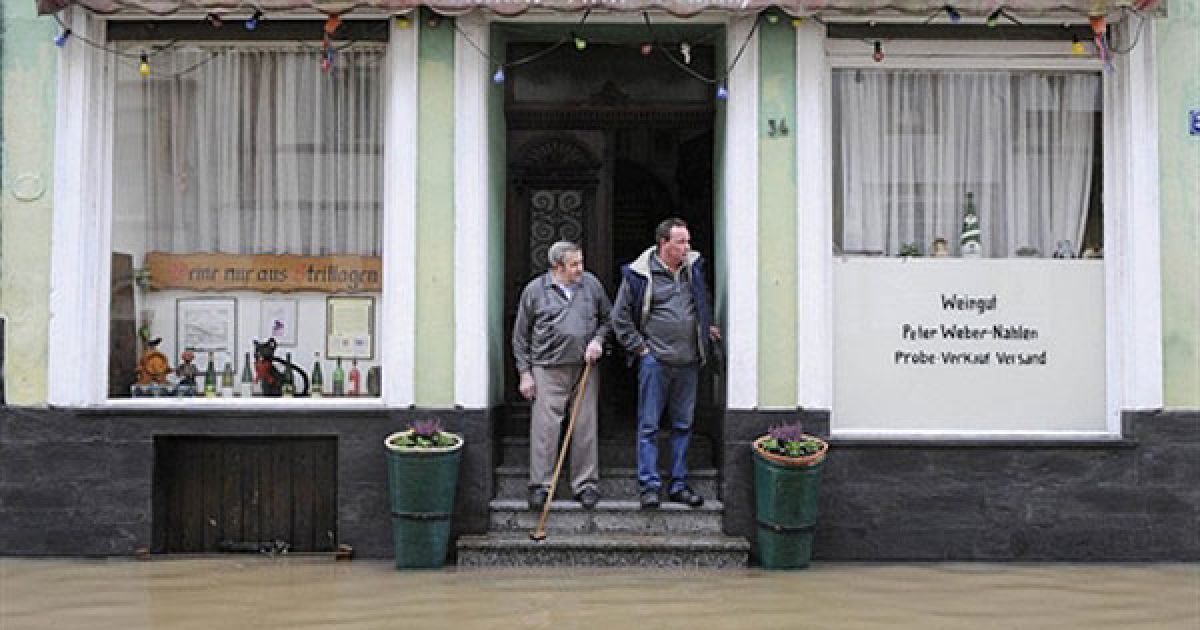 У Чехії, Німеччині, Бельгії різко підвищився рівень води у річках Ельбі, Лабі, Влтаві, вийшли з берегів Рейн і Мозель, і вода продовжує підніматися. / © AFP