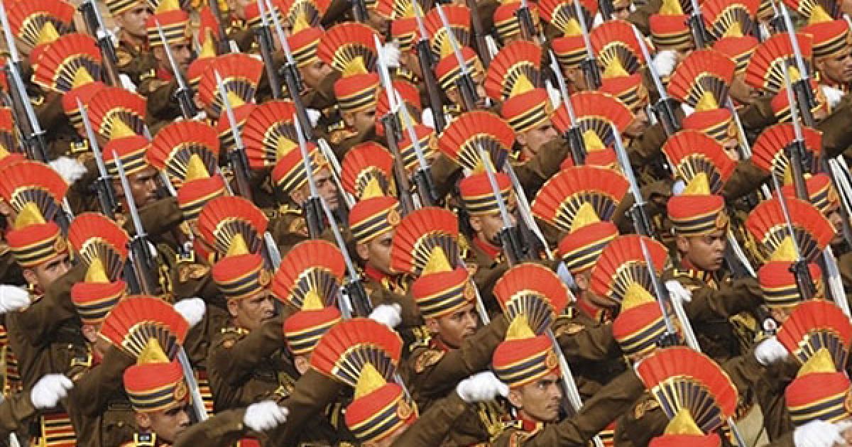 Індія, Нью-Делі. Індійські поліцейські беруть участь в урочистому військовому параді на честь святкування Дня Республіки у Нью-Делі. Індія відзначила 62-ий День Республіки. / © AFP