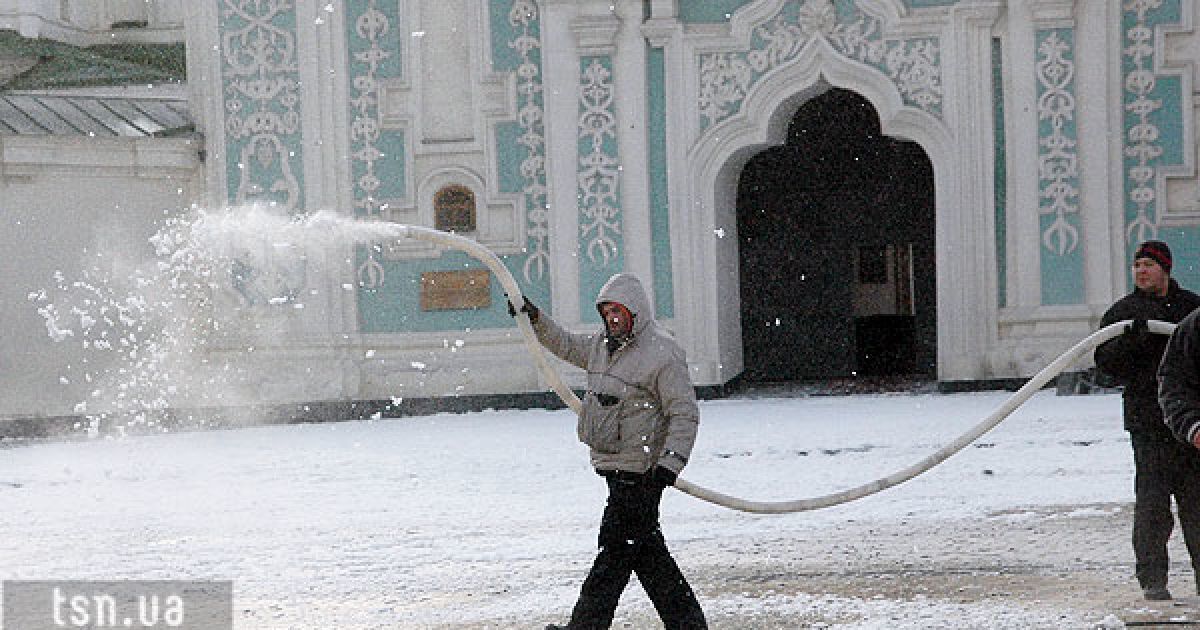 Для зйомок заключних сцен режисер Сергій Снєжкін оккупував Софійську площу в центрі Києва