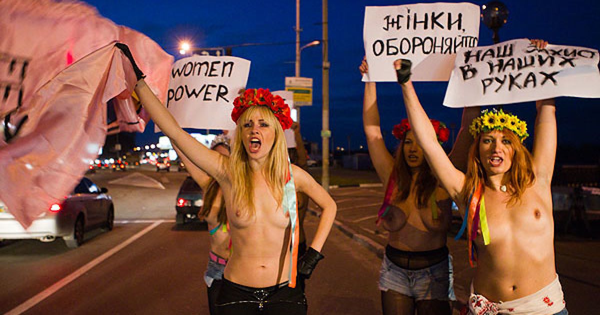 Жіночий рух FEMEN провів у Києві топлес-акцію, присвячену Міжнародному дню боротьби з насильством над жінками. / © Жіночий рух FEMEN