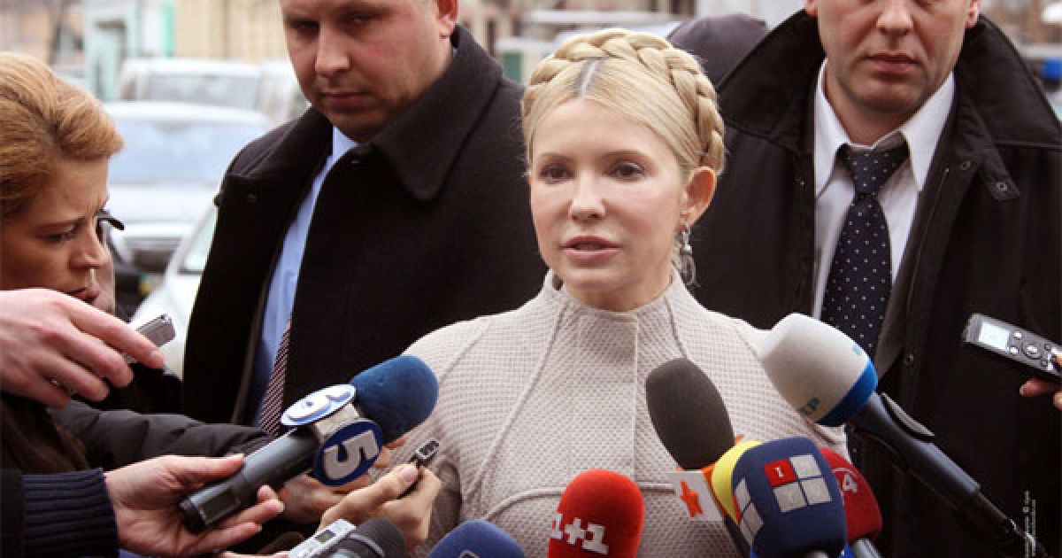 Лідер "Батьківщини" перед входом заявила, що відчуває повну психологічну готовність до того, що сьогодні підписку про невиїзд їй можуть замінити на арешт. / © byut.com.ua