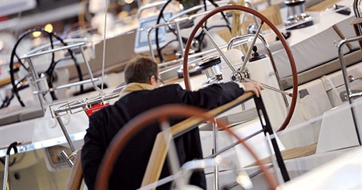 Франція, Париж. Люди відвідують 50-ий ювілейний салон Nautic у виставковому центрі Порт де Версаль у Парижі. / © AFP