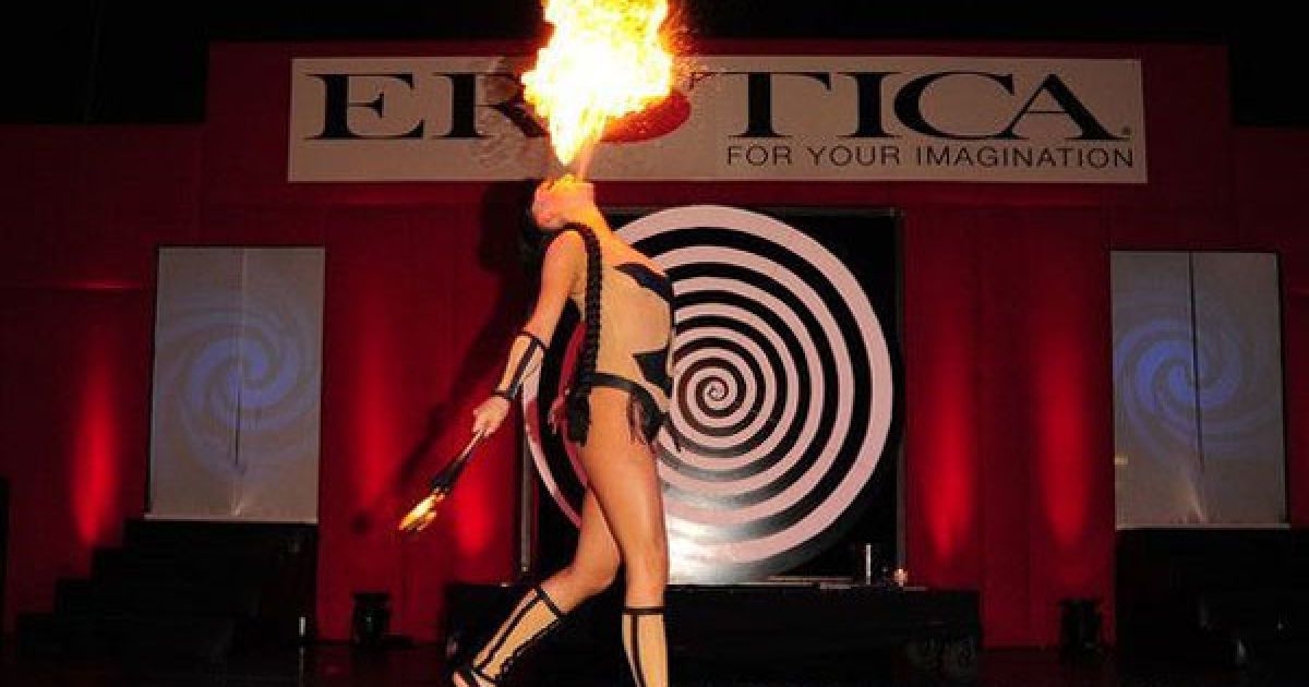 Виставка товарів для секс-індустрії Erotica 2010 у Олімпійському виставковому центрі в Лондоні.