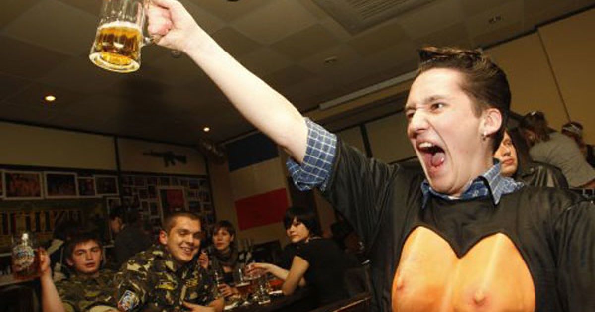 В одному з київських клубів пройшов черговий фестиваль "Рок-н-рол за цицьки" / © УНІАН