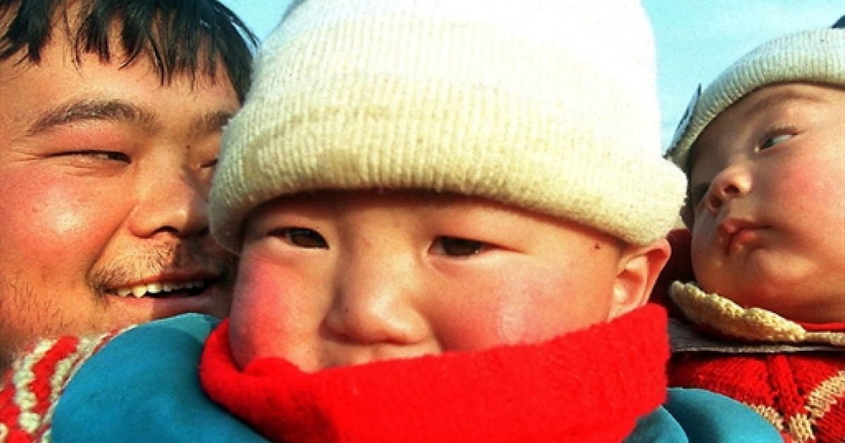 У цей день чисельність населення в Китаї перевищила 1 мільярд жителів.