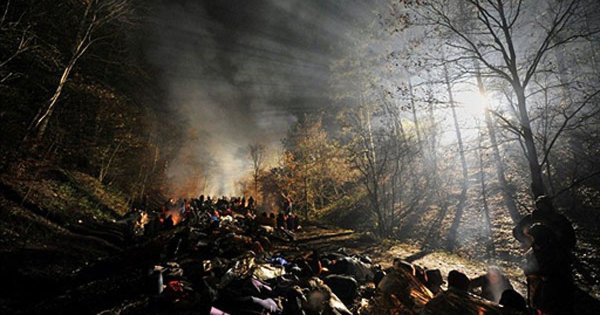 Німеччина. Антиядерні протестуючі заблокували залізничні колії поблизу міста Харлінген. Останнім часом у Німеччині тривають протести, які час від часу набувають насильницького характеру. Учасники акцій протесту блокують потяги з вантажем ядерних відходів, які вивозять з Франції до підземних сховищ у Горлебені (північна Німеччина). / © AFP