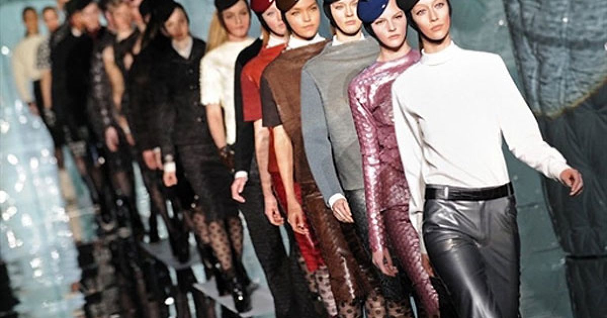 США, Нью-Йорк. Моделі демонструють одяг від Marc Jacobs на тижні моди Mercedes Benz Fashion Week у Нью-Йорку. / © AFP