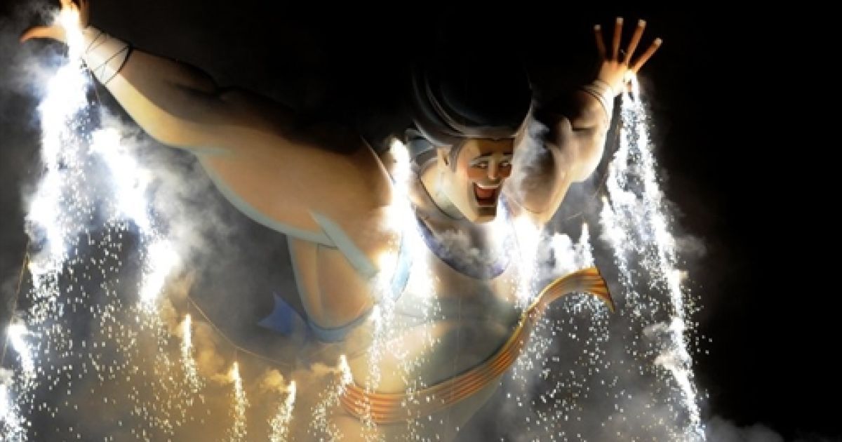 Цього року на вулицях Валенсії спалили 600 гігантських ляльок. / © AFP