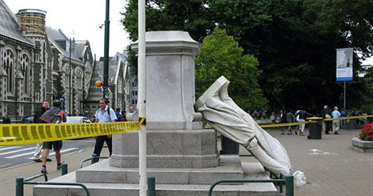 Десятки будинків, включаючи історичні пам'ятники, були повністю знищені. / © AFP