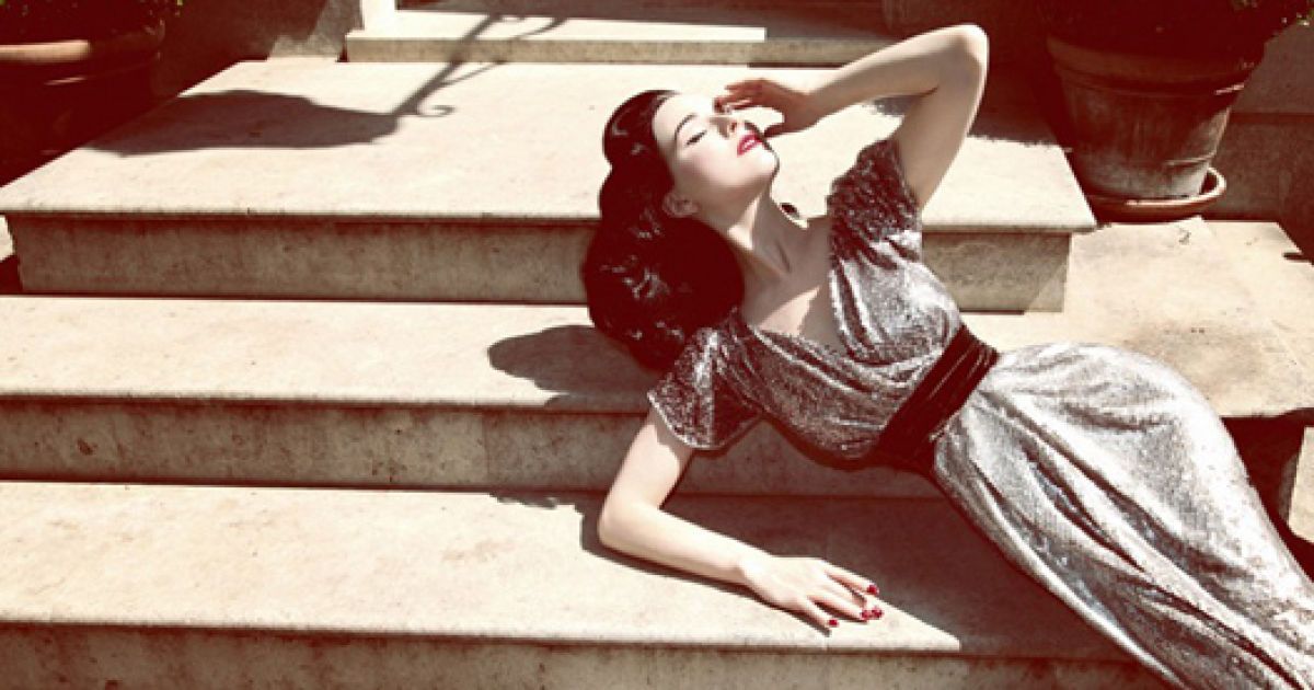 Жіночна фотосесія Діти фон Тіз у Grazia