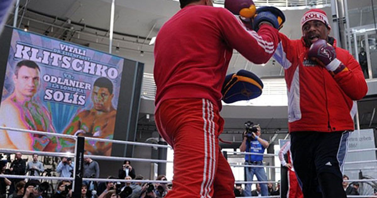 У Німеччині відбулось відкрите тренування Віталія Кличка і Одланьєра Соліса. / © AFP