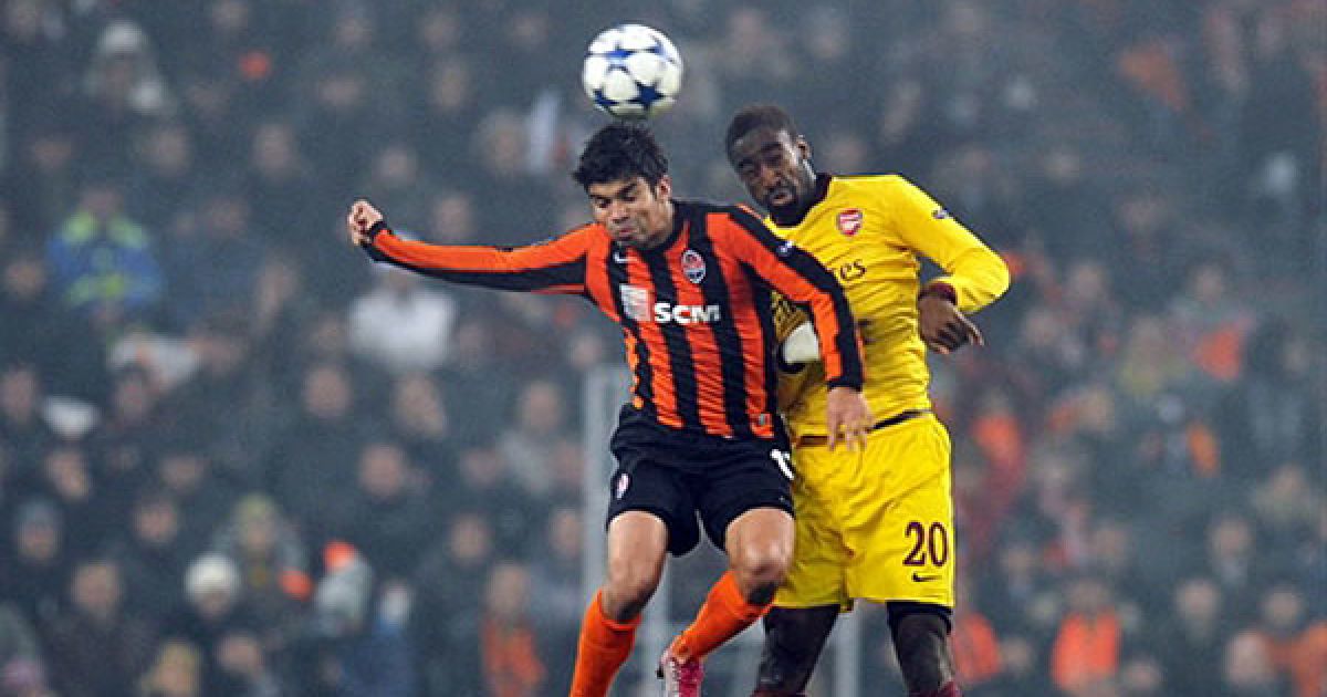 Едуардо і Джуру ведуть боротьбу за м&rsquo;яч / © AFP