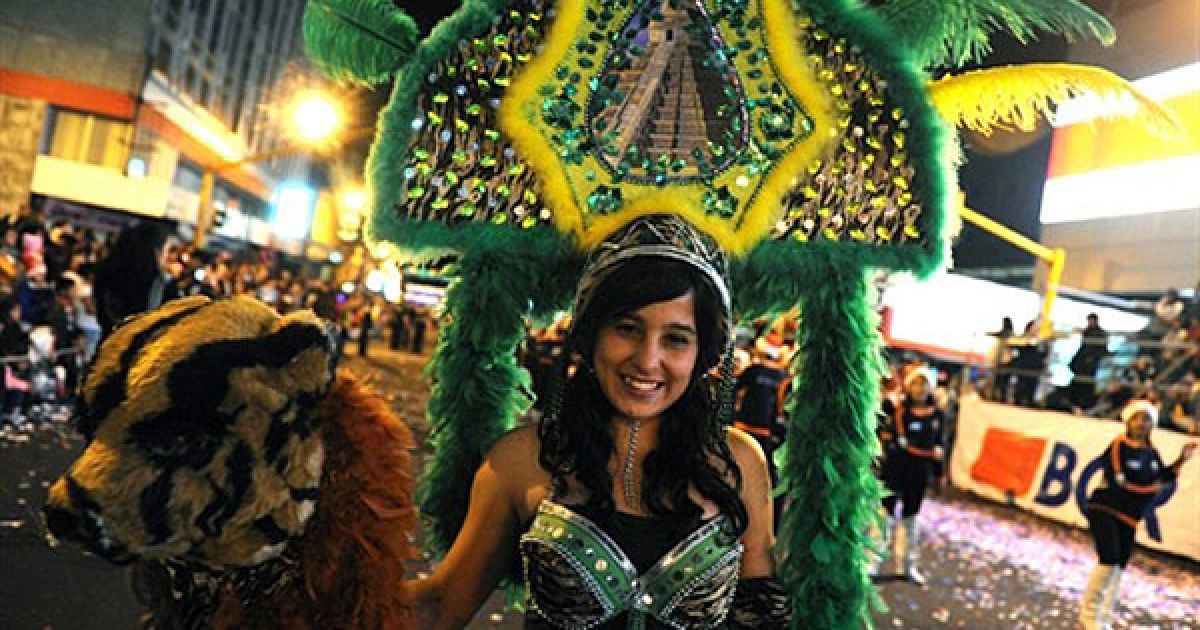 У місті Сан-Хосе (Коста-Ріка) провели Light Festival Parade, який відкриває різдвяні святкування. / © AFP