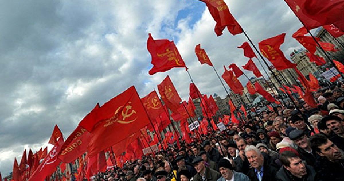 Україна, Київ. Прихильники Комуністичної партії України та комуністичної ідеології зібралися в центрі Києва з нагоди святкування Дня Жовтневої революції. / © AFP