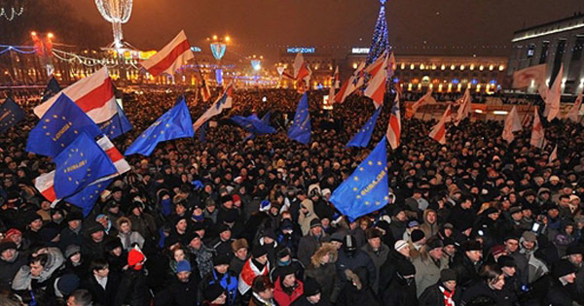 Хода паралізувала рух не тільки на проспекті Незалежності, а й на прилеглих вулицях. / © AFP