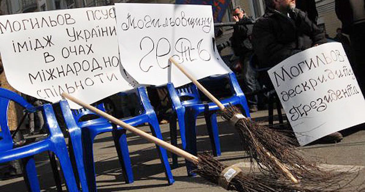Під час акції лідер партії ВГО "Порядок і достаток" Олександр Місюра оголосив безстрокове голодування з вимогою припинення політичних репресій і відставки Могильова. / © УНІАН