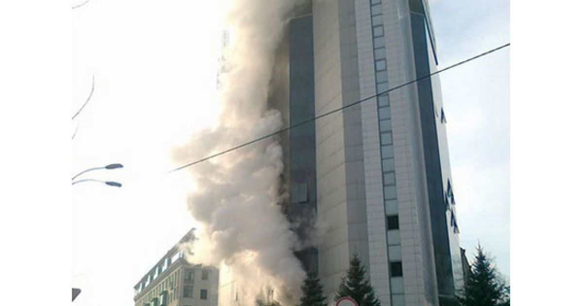 У Києві цілий поверх будівлі Податкової адміністрації знищено вогнем. / © Я - Корреспондент