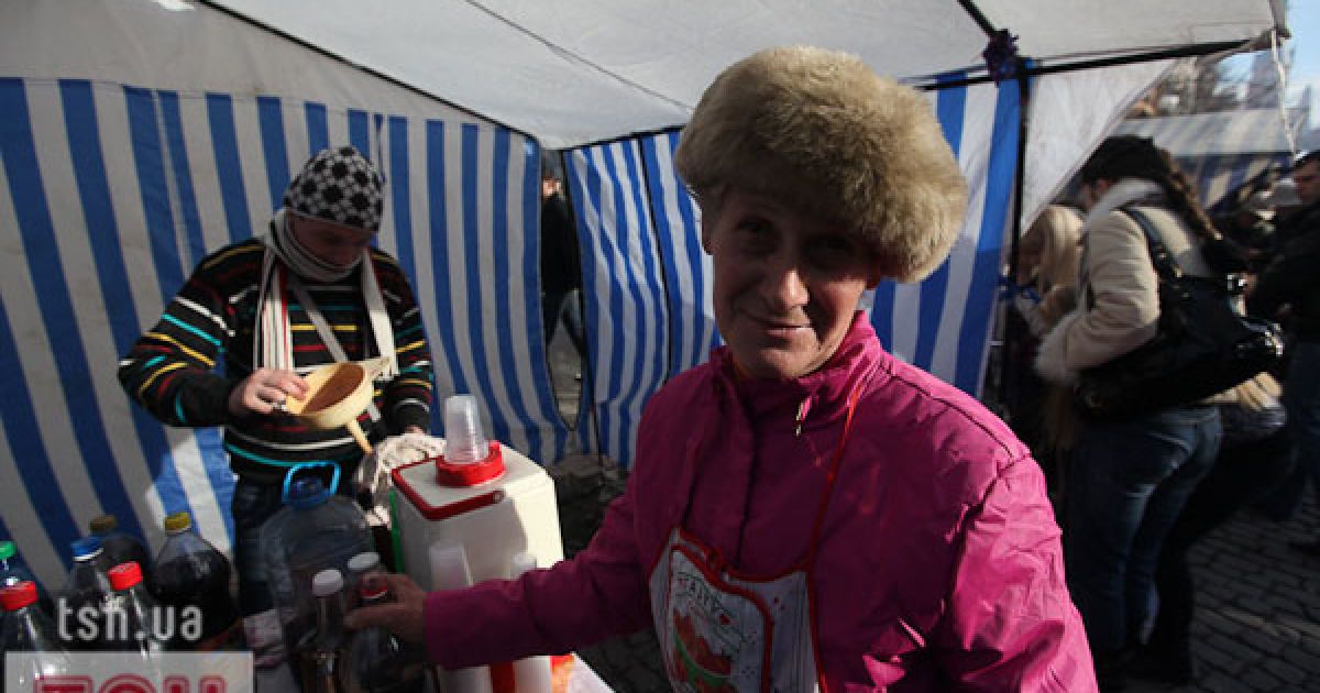 В місті Мукачево на Закарпатті провели фестиваль вина "Червоне вино 2011", в якому взяли участь більше 150 виноробів.