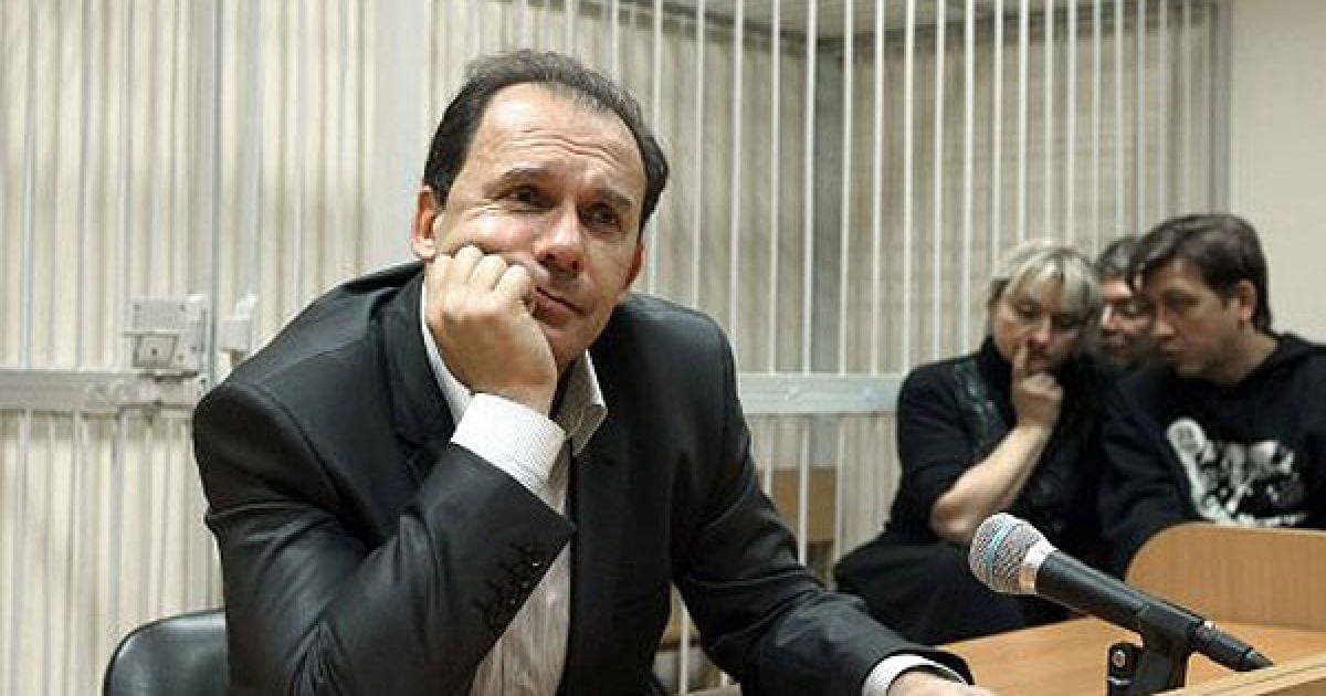Адвокат екс-глави МВС Юрія Луценка Ігор Фомін, народний депутат Олесь Доній і дружина Юрія Луценка Ірина під час засідання Печерського районного суду в Києві / © УНІАН