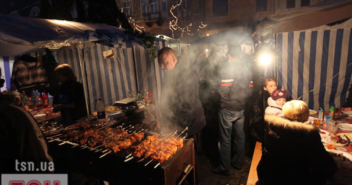 В місті Мукачево на Закарпатті провели фестиваль вина "Червоне вино 2011", в якому взяли участь більше 150 виноробів.