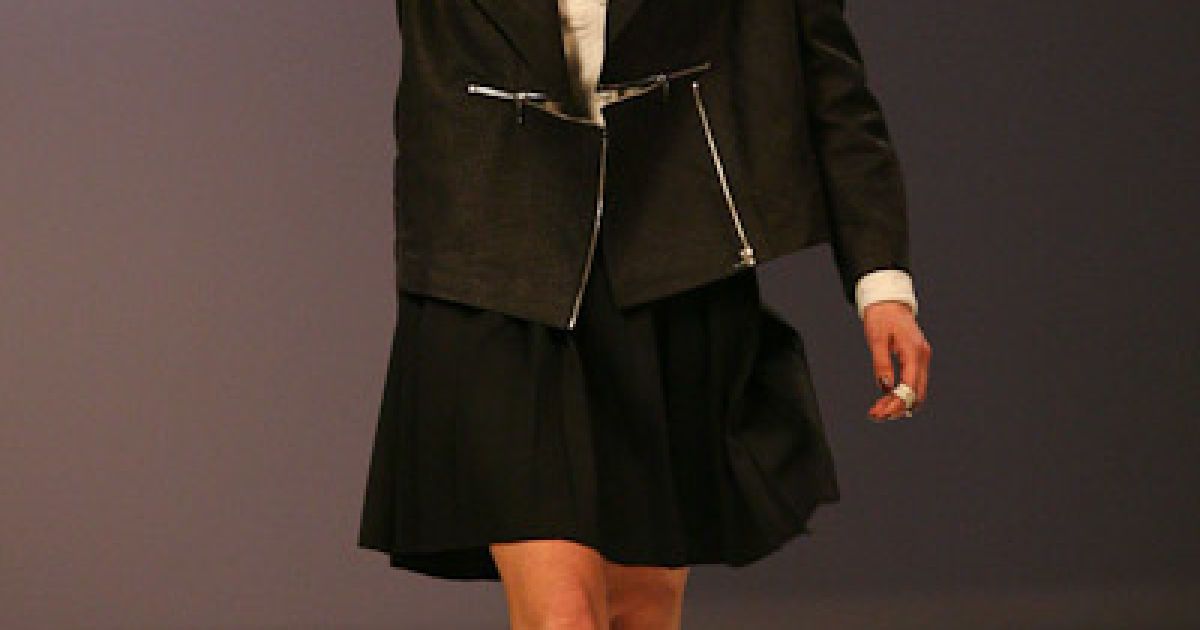 Lует KAMENSKAYAKONONOVA для UFW-2011 створив колекцію, головною героїнею якої є дівчина-мандрівниця.
