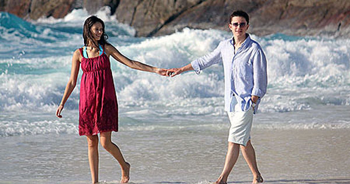 Олесь Довгий і його молода дружина Катерина влаштували ще одне весілля на Сейшелах на березі Індійського океану.