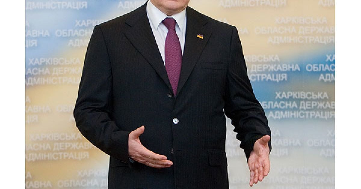 Віктор Янукович поклав квіти до пам&rsquo;ятника загибим у Афганістані та побував на могилі Євгенія Кушнарьова на Харківському міському цвинтарі. / © President.gov.ua