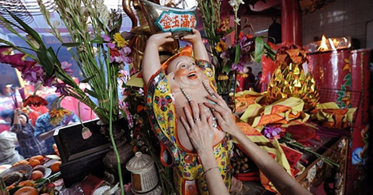 Світ зустрів китайський Новий 2011 рік, який за китайським календарем є роком Білого Кролика. / © AFP