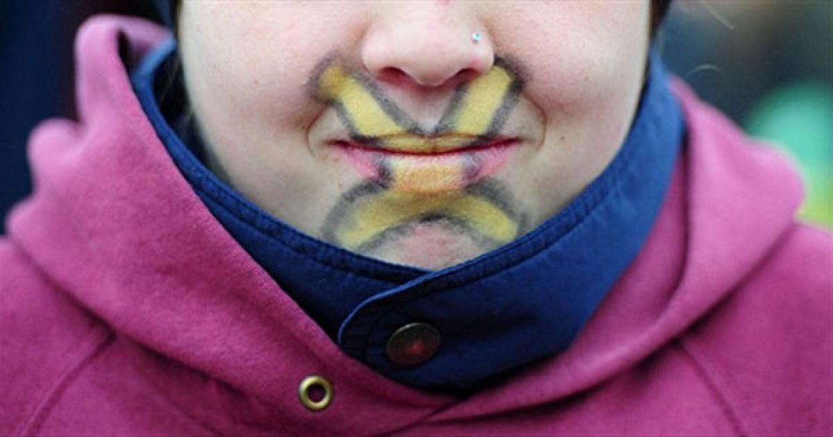 Німеччина, Дівчина із розфарбованим обличчям бере участь у демонстрації учнів місцевої школи проти зберігання ядерних відходів в місті Люхов, північна Німеччина. / © AFP