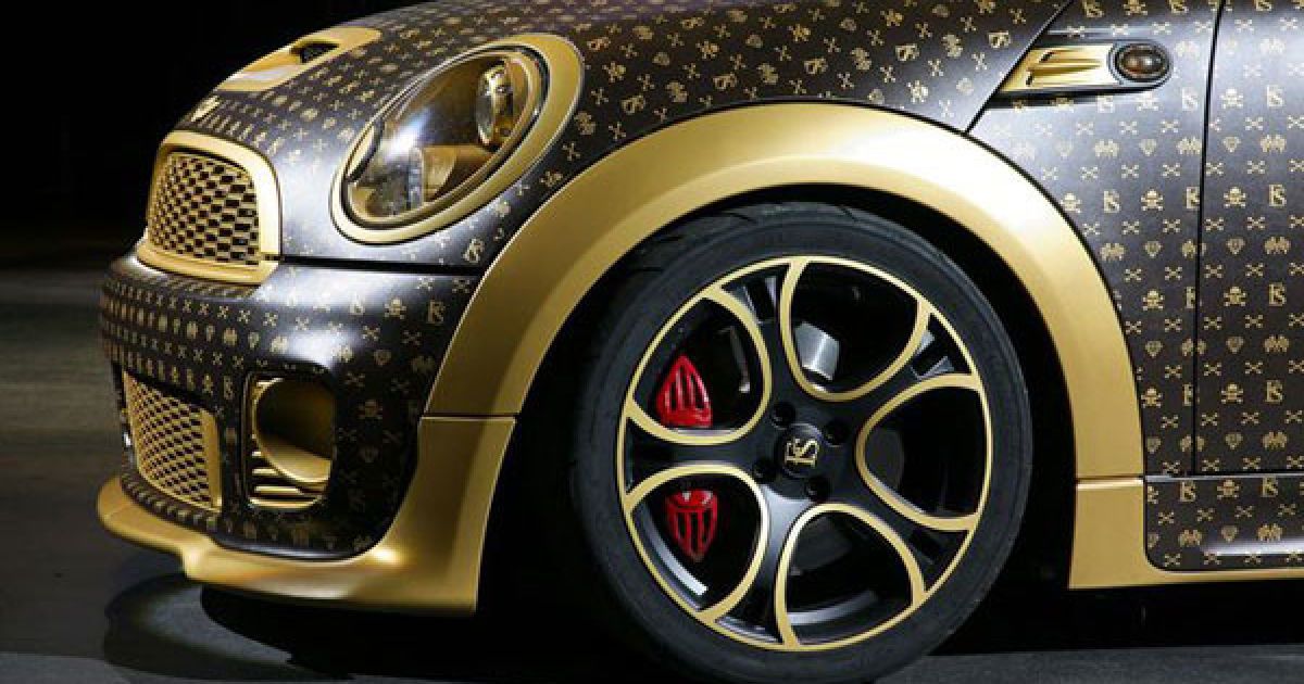 Матова золота обробка 17-дюймових легкосплавних дисків / © Etoday